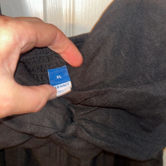 Old Navy Black Tie-Shoulder Cropped Twist-Front XL Smocked Jumpsuit - Picture 4 of 5